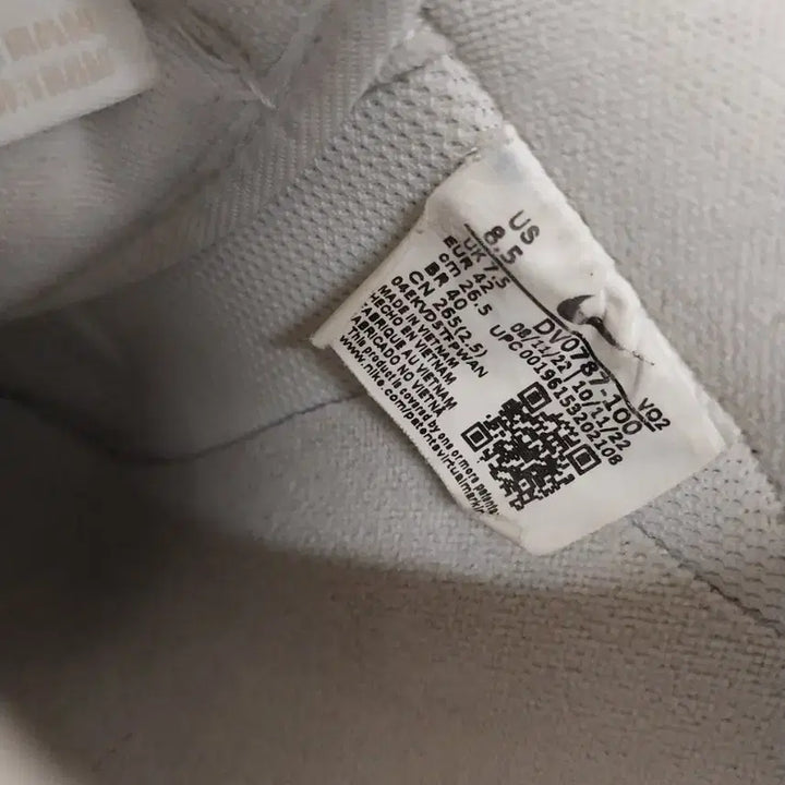 [SOLD OUT] 남성 나이키 에어포스1 07 LV8 EMB 운동화 (265)