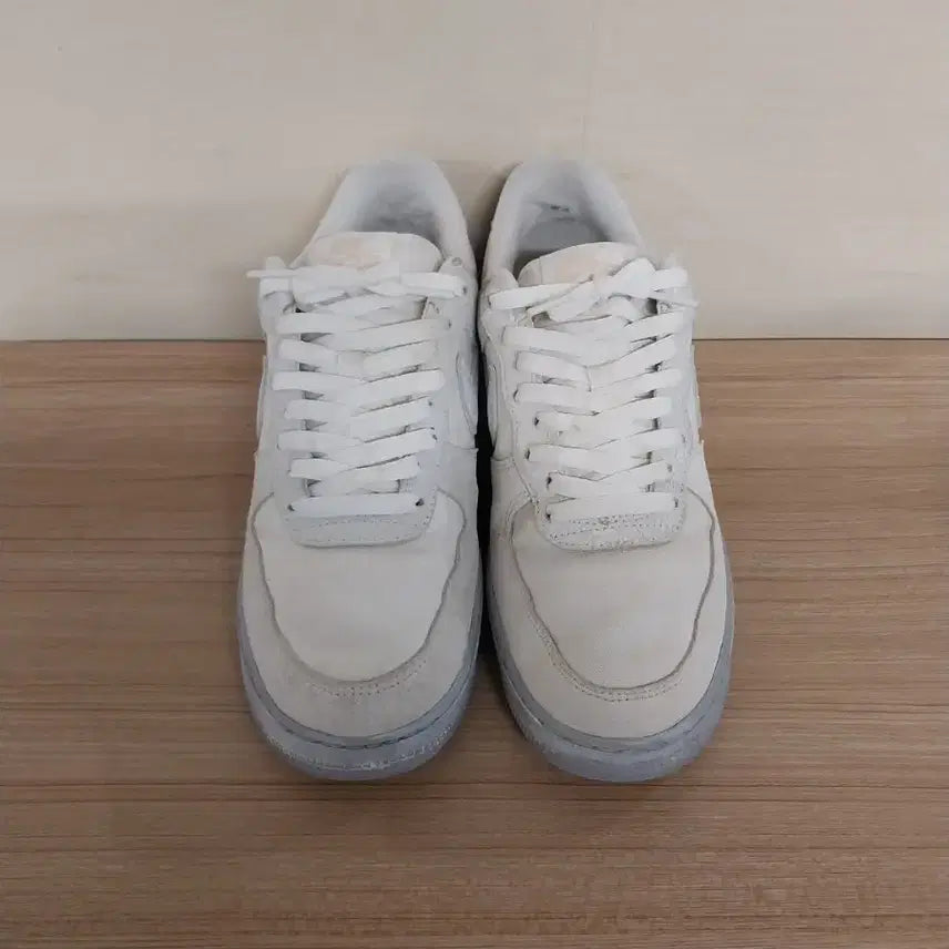 [SOLD OUT] 남성 나이키 에어포스1 07 LV8 EMB 운동화 (265)