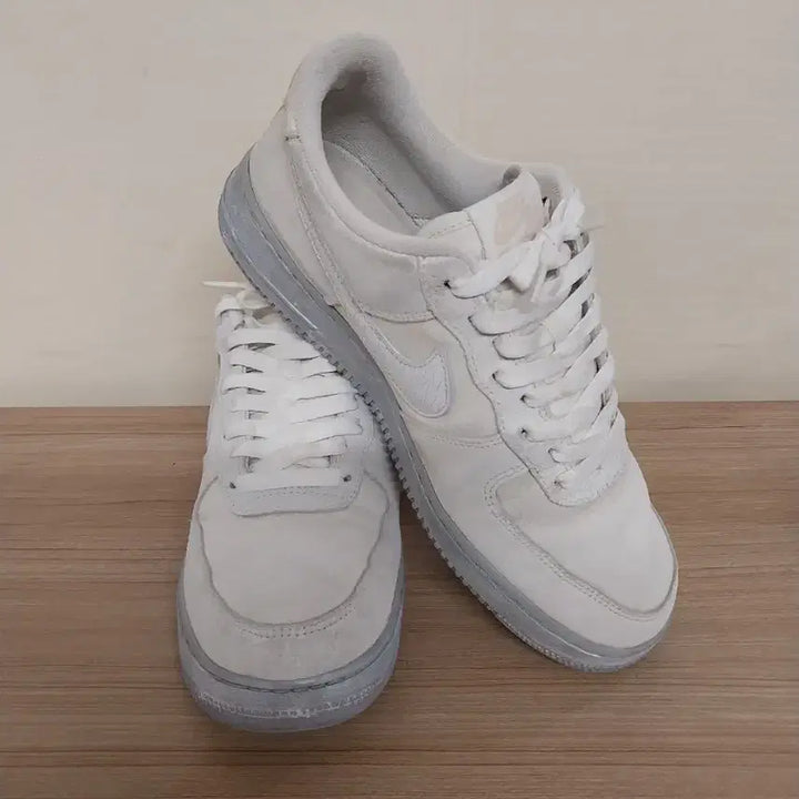 [SOLD OUT] 남성 나이키 에어포스1 07 LV8 EMB 운동화 (265)