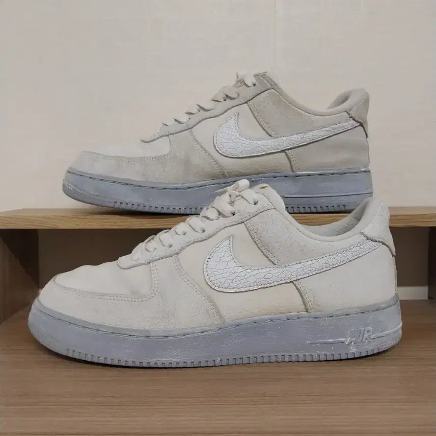 [SOLD OUT] 남성 나이키 에어포스1 07 LV8 EMB 운동화 (265)