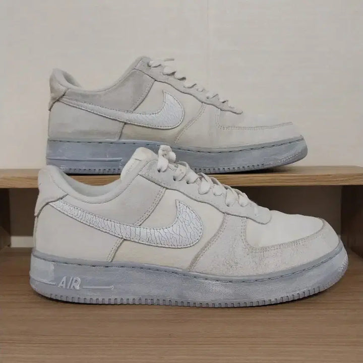 [SOLD OUT] 남성 나이키 에어포스1 07 LV8 EMB 운동화 (265)