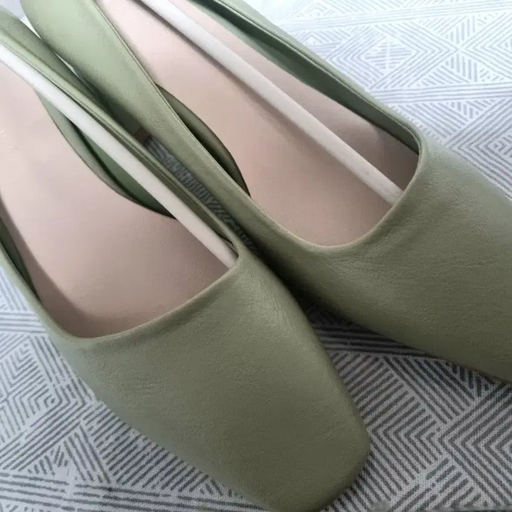 [SOLD OUT] 스퀘어토 힐 펌프스 연두색 230m(새상품)