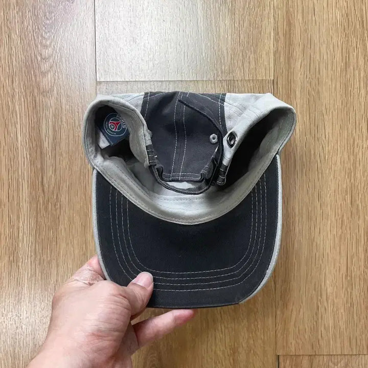 [BUNJANG] PSG Paris Saint-Germain Vintage Two-Tone Baseball Cap / 국내 유일 PSG 파리생제르망 빅 자수 로고 빈티지 투톤 볼캡 모자