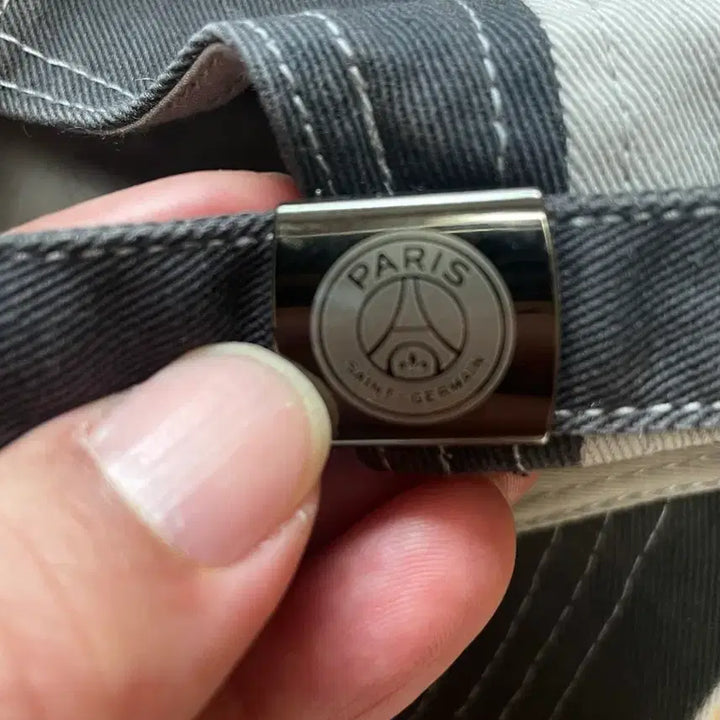 [BUNJANG] PSG Paris Saint-Germain Vintage Two-Tone Baseball Cap / 국내 유일 PSG 파리생제르망 빅 자수 로고 빈티지 투톤 볼캡 모자