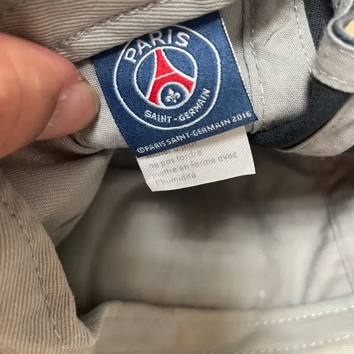 [BUNJANG] PSG Paris Saint-Germain Vintage Two-Tone Baseball Cap / 국내 유일 PSG 파리생제르망 빅 자수 로고 빈티지 투톤 볼캡 모자