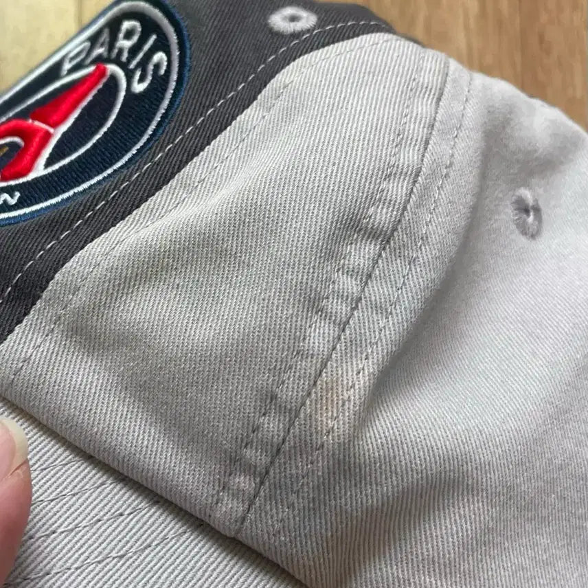 [BUNJANG] PSG Paris Saint-Germain Vintage Two-Tone Baseball Cap / 국내 유일 PSG 파리생제르망 빅 자수 로고 빈티지 투톤 볼캡 모자