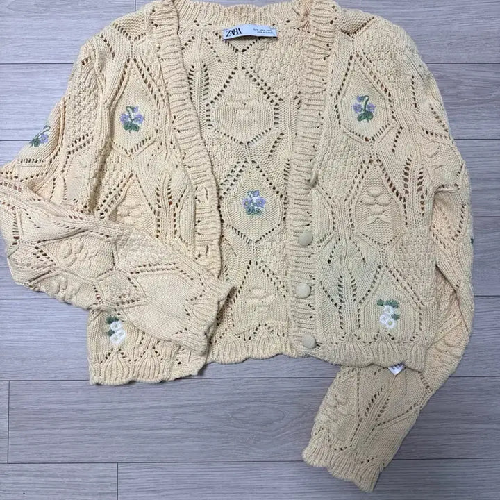 [SOLD OUT] 자라  꽃자수 니트 가디건