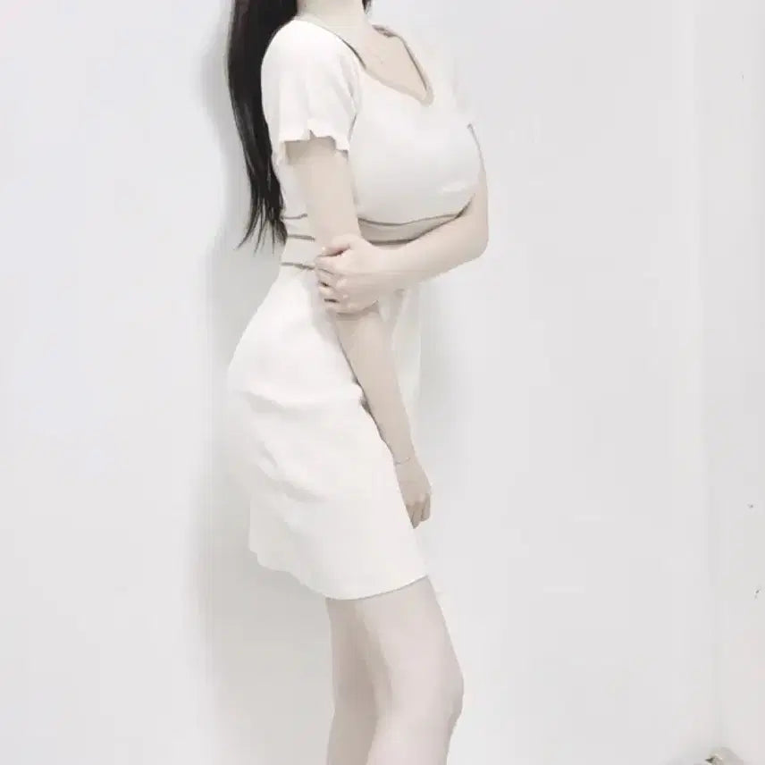 [SOLD OUT] 유어로즈 단독 무골반/힙딥커버 배색 프릴 세미플레어 원피스 발레코어