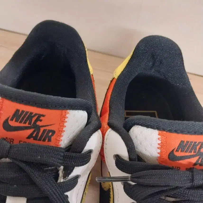 [SOLD OUT] 남성 나이키 에어포스1 07 LV8 스니커즈, 운동화 (275)