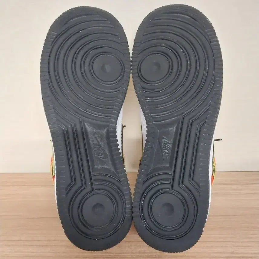 [SOLD OUT] 남성 나이키 에어포스1 07 LV8 스니커즈, 운동화 (275)