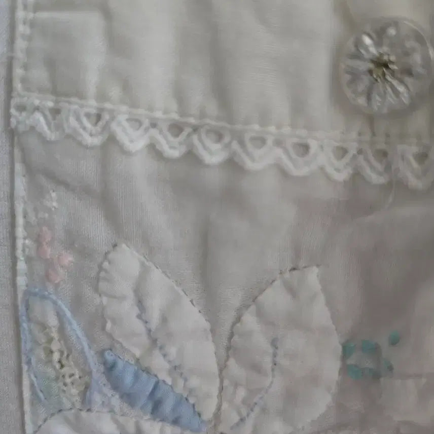 [BUNJANG] Vintage White Cotton Applique Embroidery Blouse / 소장가치 화이트빈티지 면 블라우스 아플리케자수 반팔 셔츠