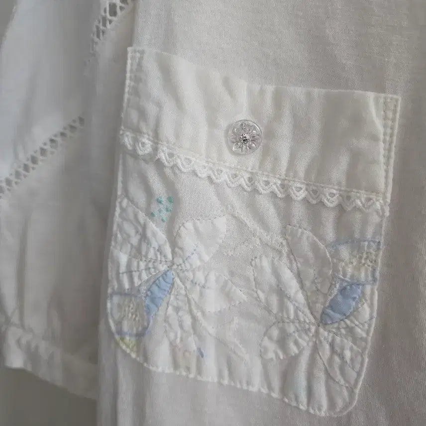 [BUNJANG] Vintage White Cotton Applique Embroidery Blouse / 소장가치 화이트빈티지 면 블라우스 아플리케자수 반팔 셔츠