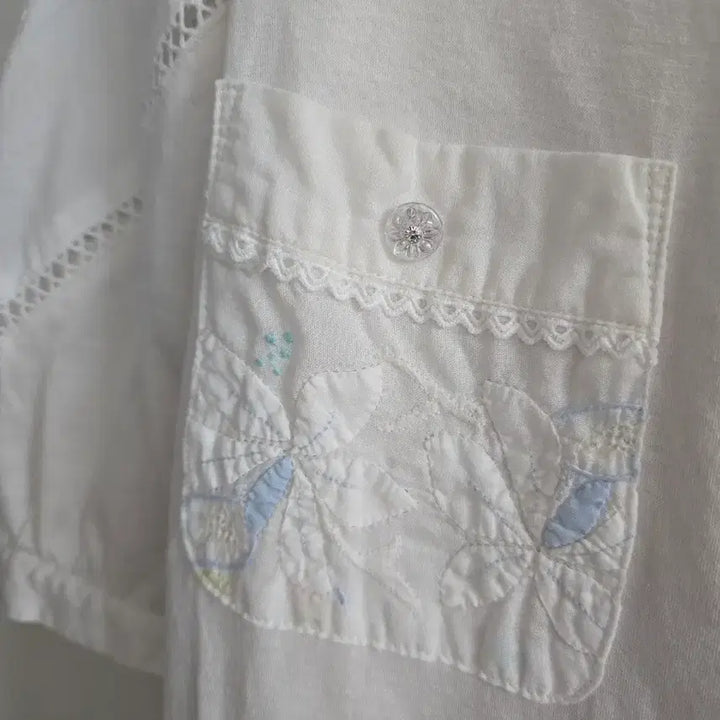 [BUNJANG] Vintage White Cotton Applique Embroidery Blouse / 소장가치 화이트빈티지 면 블라우스 아플리케자수 반팔 셔츠