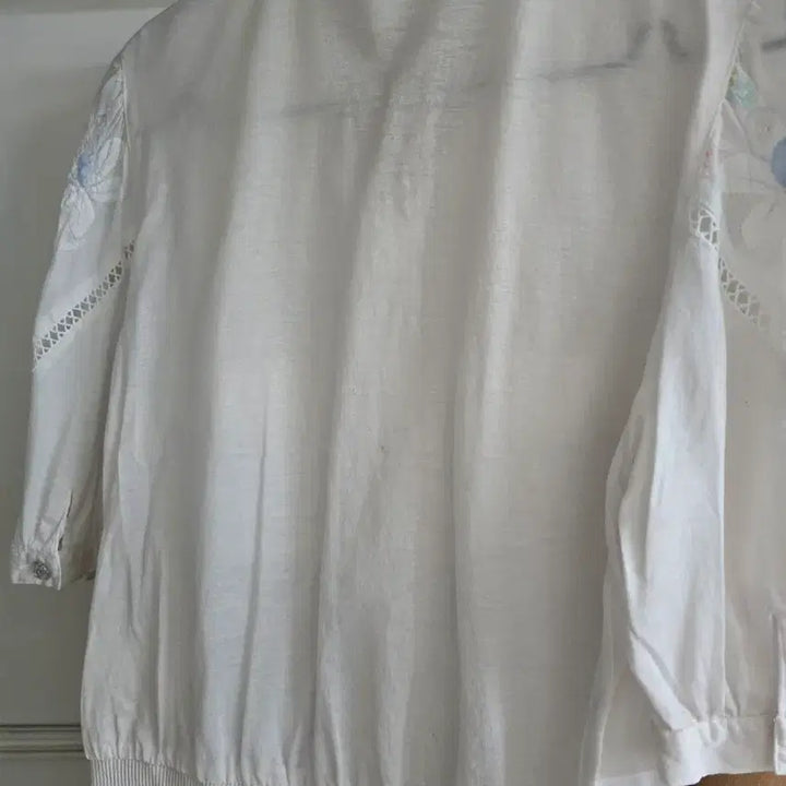 [BUNJANG] Vintage White Cotton Applique Embroidery Blouse / 소장가치 화이트빈티지 면 블라우스 아플리케자수 반팔 셔츠