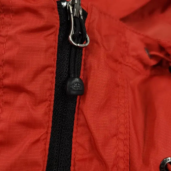 [BUNJANG] The North Face White Label Red/Black Raglan Glash Hooded Jacket / 노스페이스 화이트라벨 레드 블랙 배색 로고 레글런 립스탑 글래쉬 후드 경