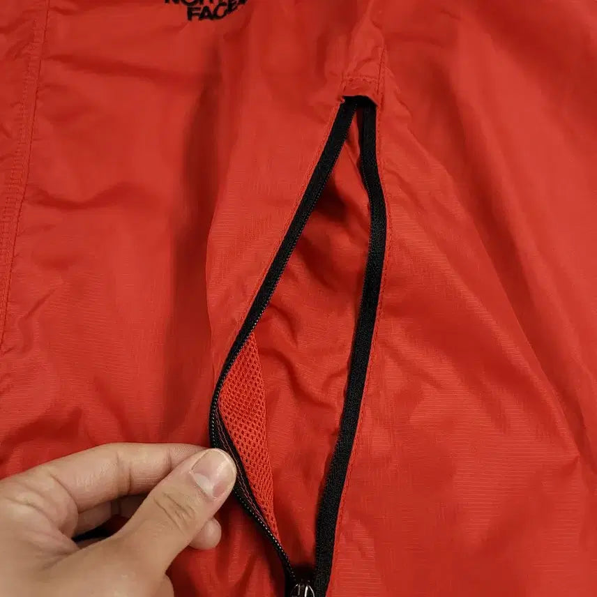 [BUNJANG] The North Face White Label Red/Black Raglan Glash Hooded Jacket / 노스페이스 화이트라벨 레드 블랙 배색 로고 레글런 립스탑 글래쉬 후드 경