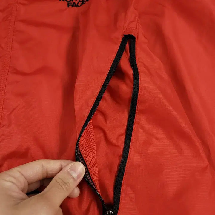 [BUNJANG] The North Face White Label Red/Black Raglan Glash Hooded Jacket / 노스페이스 화이트라벨 레드 블랙 배색 로고 레글런 립스탑 글래쉬 후드 경