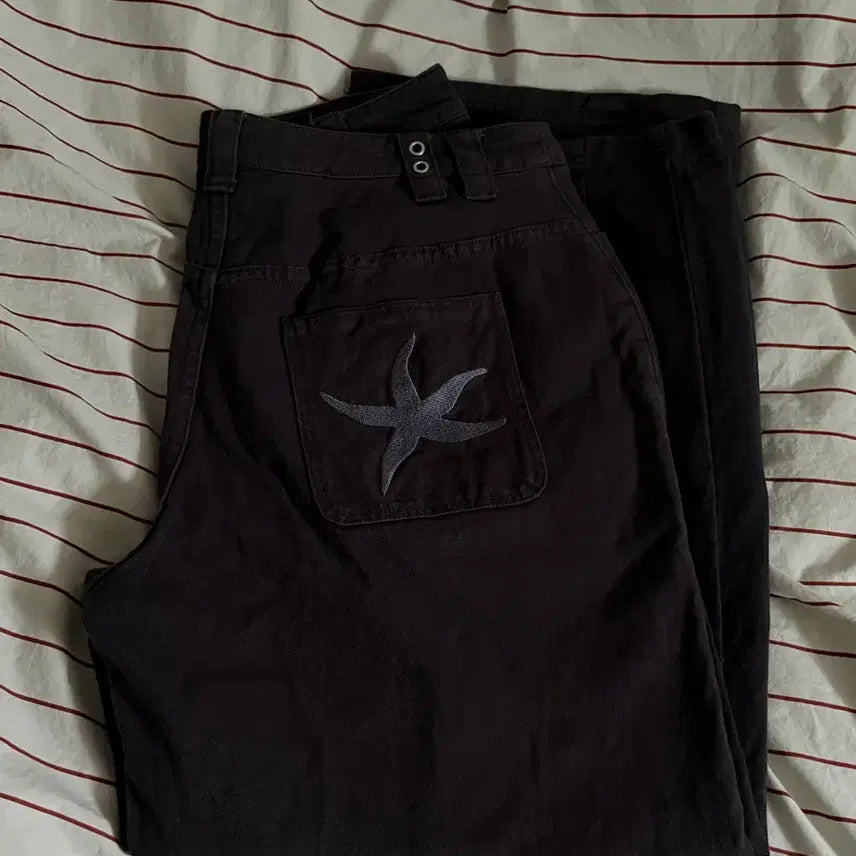 [SOLD OUT] 더콜디스트모먼트 바지 starfish chino pants 차콜