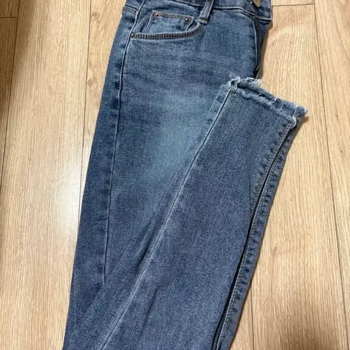 [BUNJANG] Modifit Mid-Blue Skinny Jeans XS / [1회 착용] 지그재그 에이블리 [모디핏] 중청 스키니진 XS