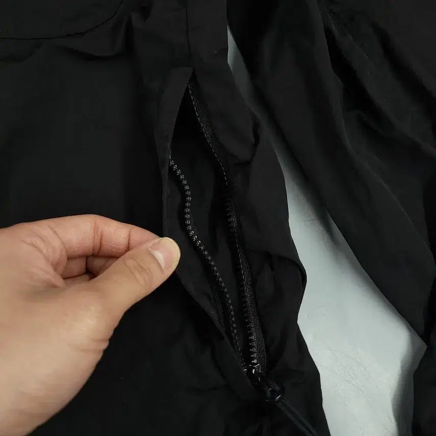[SOLD OUT] C.P COMPANY 씨피컴퍼니 블랙 렌즈패치 포포켓 투웨이지퍼 CHRO