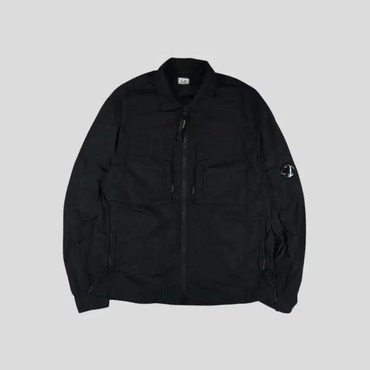 [SOLD OUT] C.P COMPANY 씨피컴퍼니 블랙 렌즈패치 포포켓 투웨이지퍼 CHRO