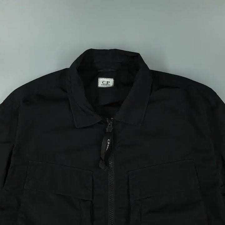 [SOLD OUT] C.P COMPANY 씨피컴퍼니 블랙 렌즈패치 포포켓 투웨이지퍼 CHRO