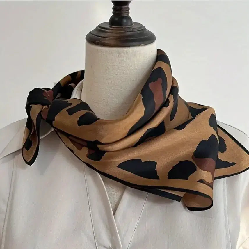 [SOLD OUT] 레오파드 패턴 스카프(새상품)