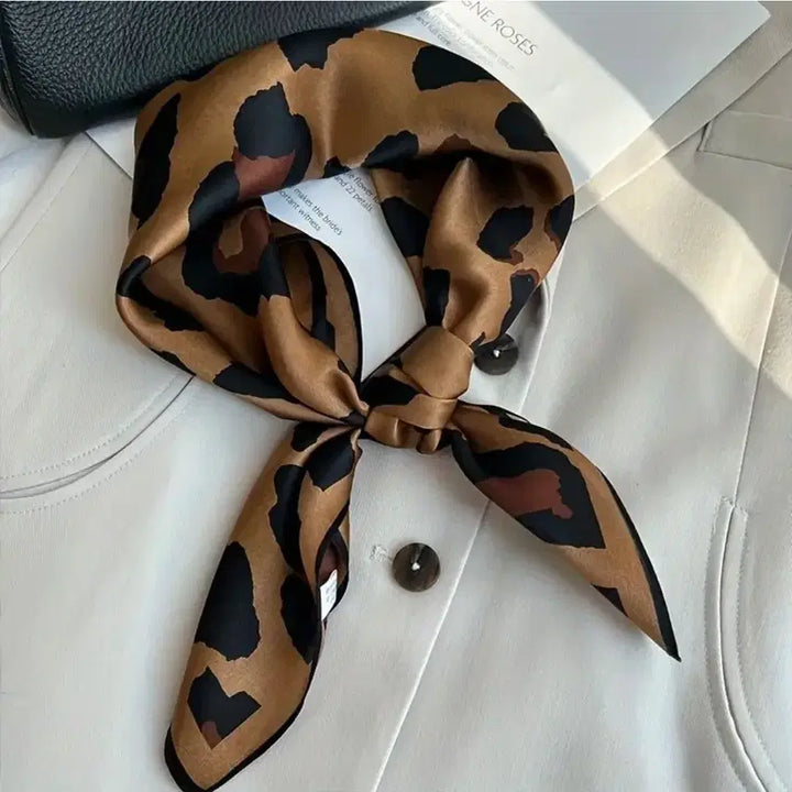 [SOLD OUT] 레오파드 패턴 스카프(새상품)