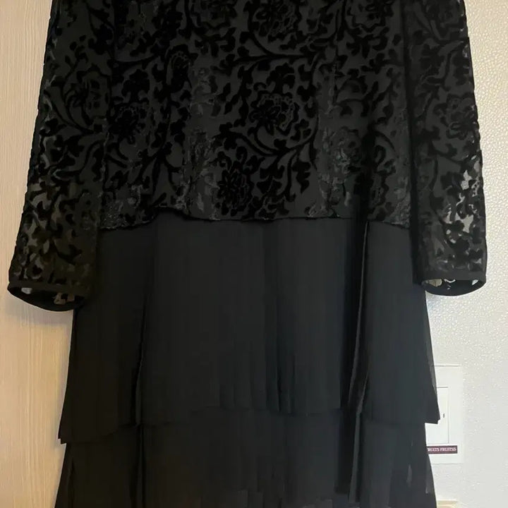 [SOLD OUT] F 77-88가능) 고급스러운 씨스루 소매 블랙 벨벳 플로럴 플리츠 원피
