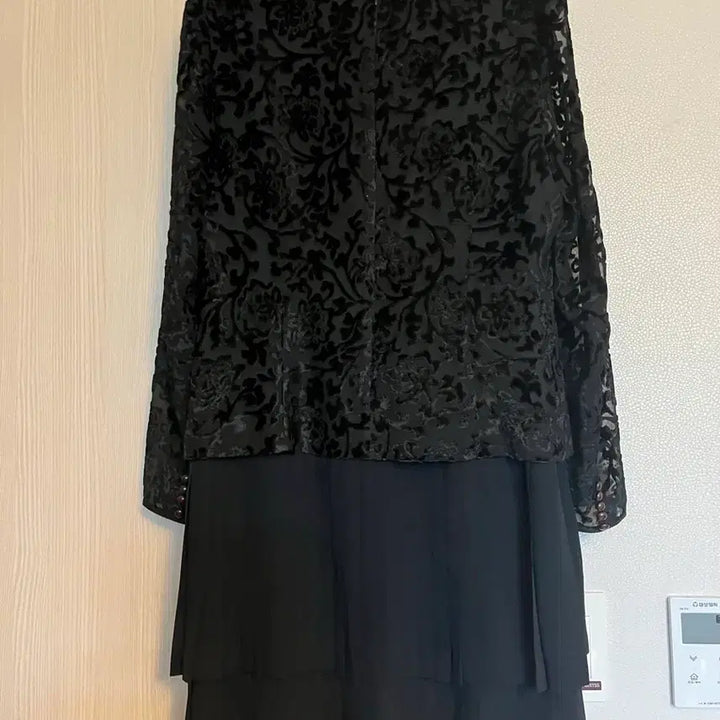 [SOLD OUT] F 77-88가능) 고급스러운 씨스루 소매 블랙 벨벳 플로럴 플리츠 원피