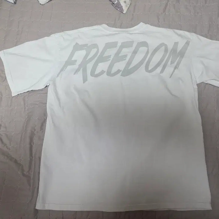 [BUNJANG] Freedom Printing White Short Sleeve T-shirt / 프리덤 프린팅 흰색 반팔 티셔츠