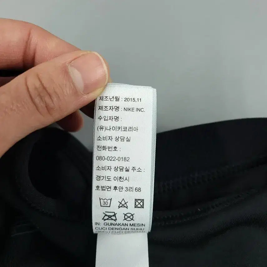 [SOLD OUT] 나이키 프로 블랙 톤톤 스우시 로고 스펠아웃 드라이핏 기능성 브라탑 스포