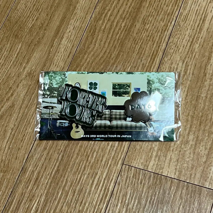 [BUNJANG] 데이식스 포에버영 일본 엠디 뱃지 / 데이식스 포에버영 일본 엠디 뱃지