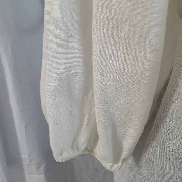 [SOLD OUT] ZARA 오프화이트 린넨 프릴 넥 블라우스 (free)
