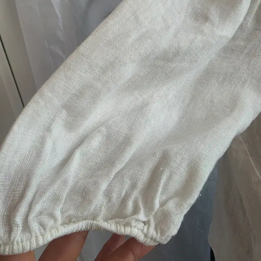 [SOLD OUT] ZARA 오프화이트 린넨 프릴 넥 블라우스 (free)
