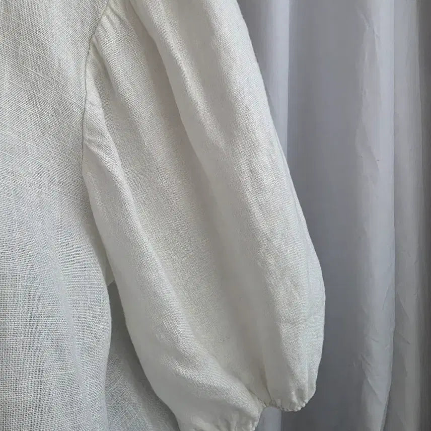 [SOLD OUT] ZARA 오프화이트 린넨 프릴 넥 블라우스 (free)