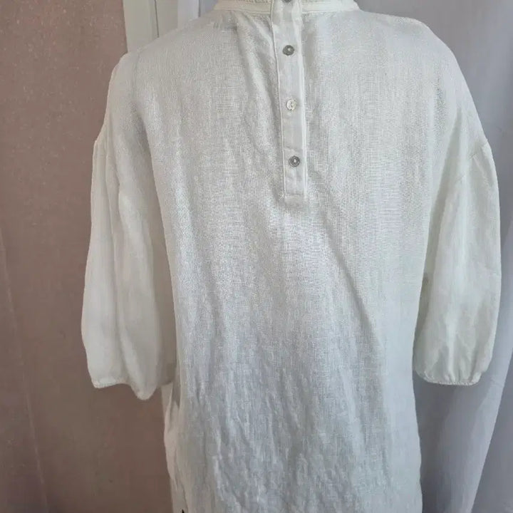 [SOLD OUT] ZARA 오프화이트 린넨 프릴 넥 블라우스 (free)