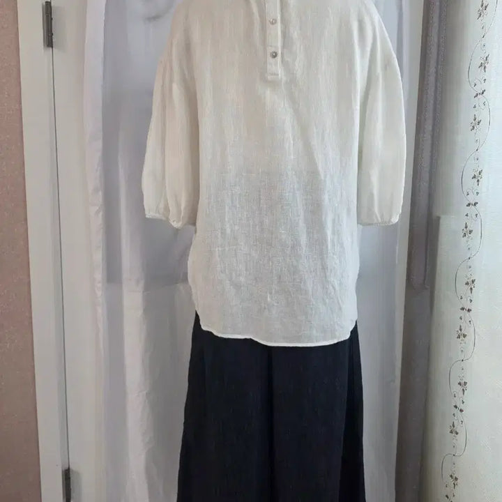 [SOLD OUT] ZARA 오프화이트 린넨 프릴 넥 블라우스 (free)