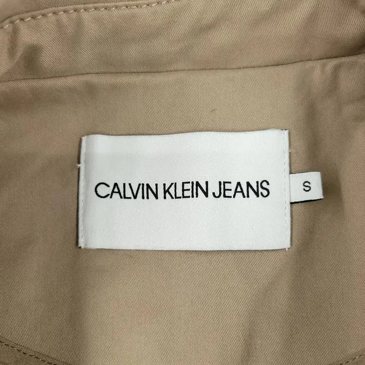 [BUNJANG] Calvin Klein Jeans Beige Hidden Zipper Shoulder Strap Cotton Blend Long Coat / 캘빈클라인 진스 베이지 히든지퍼 네크비조 어깨견장 코튼블렌드 롱 코트 S