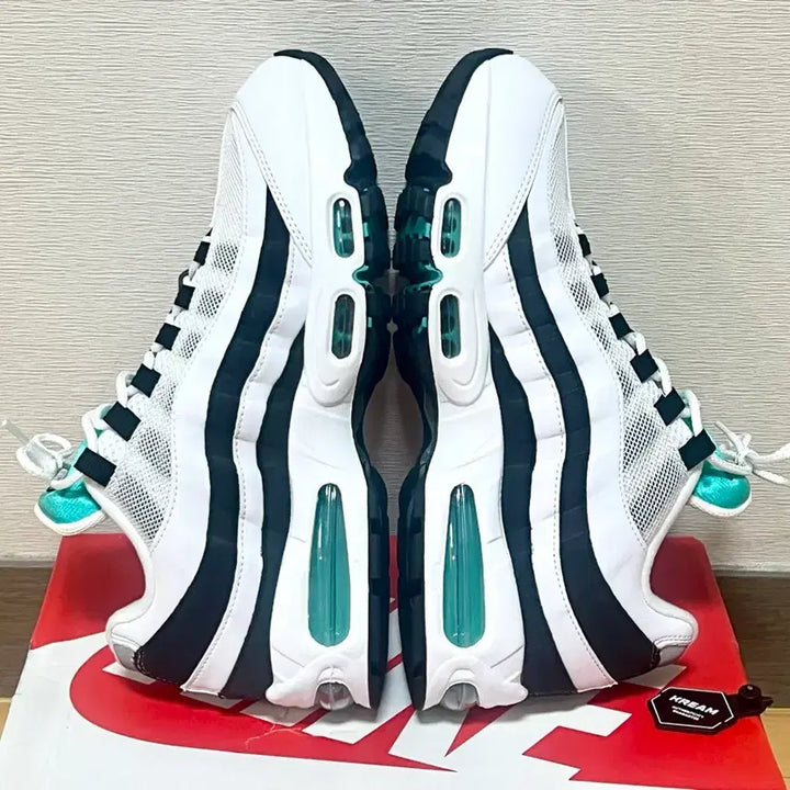 [SOLD OUT] [280] 나이키 에어맥스 95 OG 화이트 앤 블랙(에메랄드)