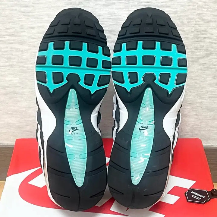 [SOLD OUT] [280] 나이키 에어맥스 95 OG 화이트 앤 블랙(에메랄드)