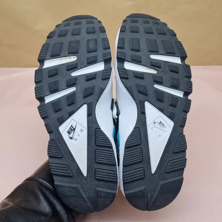 [BUNJANG] Nike Air Huarache Sneakers 240 / 나이키 에어 허라취 운동화 240