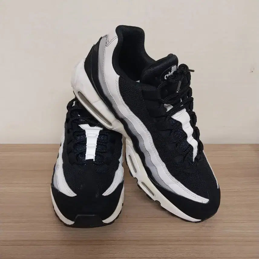 [SOLD OUT] 남성 나이키 에어맥스 95 에센셜 흰회검 운동화 (260)