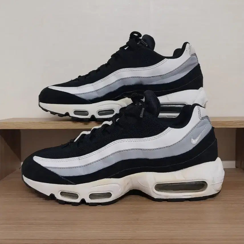 [SOLD OUT] 남성 나이키 에어맥스 95 에센셜 흰회검 운동화 (260)