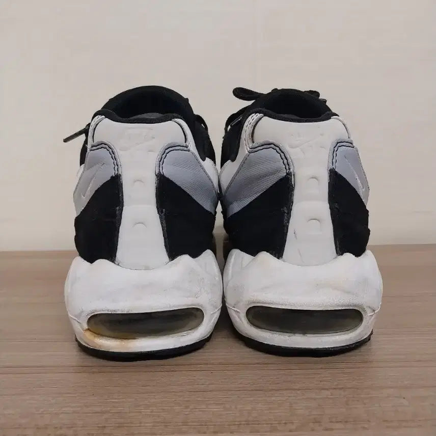 [SOLD OUT] 남성 나이키 에어맥스 95 에센셜 흰회검 운동화 (260)