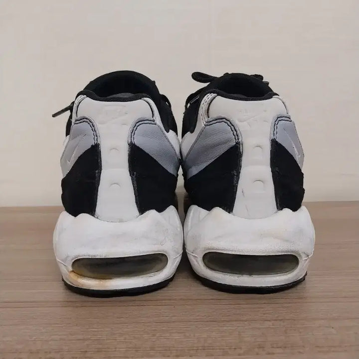 [SOLD OUT] 남성 나이키 에어맥스 95 에센셜 흰회검 운동화 (260)