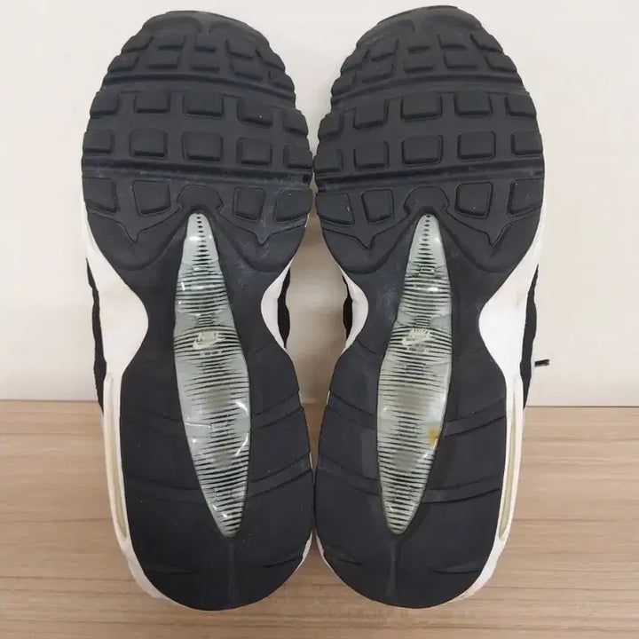 [SOLD OUT] 남성 나이키 에어맥스 95 에센셜 흰회검 운동화 (260)