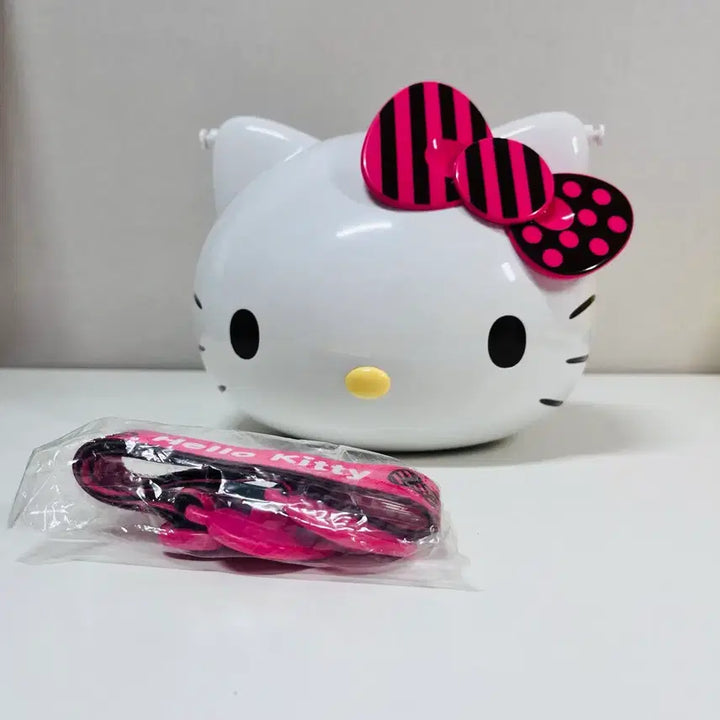 [BUNJANG] Hello Kitty Popcorn Bucket Bag (Plastic) / 헬로키티 팝콘통? 가방? (플라스틱 재질)