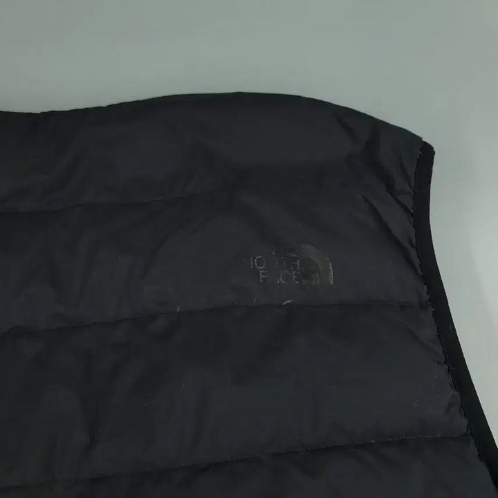 [BUNJANG] The North Face Black Tone-on-Tone Logo Superlight Duck Down Vest / 노스페이스 블랙 톤톤 로고 슈퍼라이트 덕다운 오리털 경량 패딩조끼 패딩베