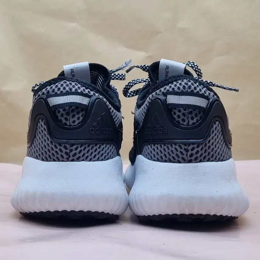 [BUNJANG] Adidas AlphaBounce Luxe Running Shoes (220) / 아디다스 알파바운스 럭스 런닝화220